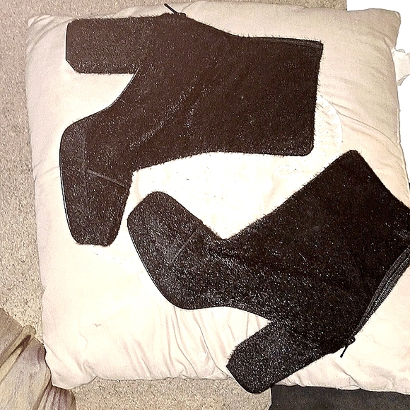 Free People Cecile (or similar) Black HAIR?SUEDE? NWOB, back Zip-up wedge Boots - Picture 3 of 10